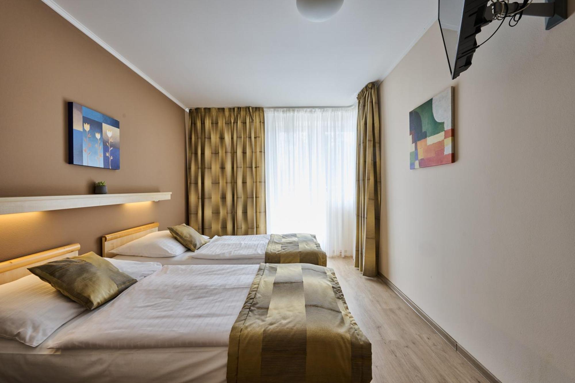 Hotel Akademie Chocerady ภายนอก รูปภาพ