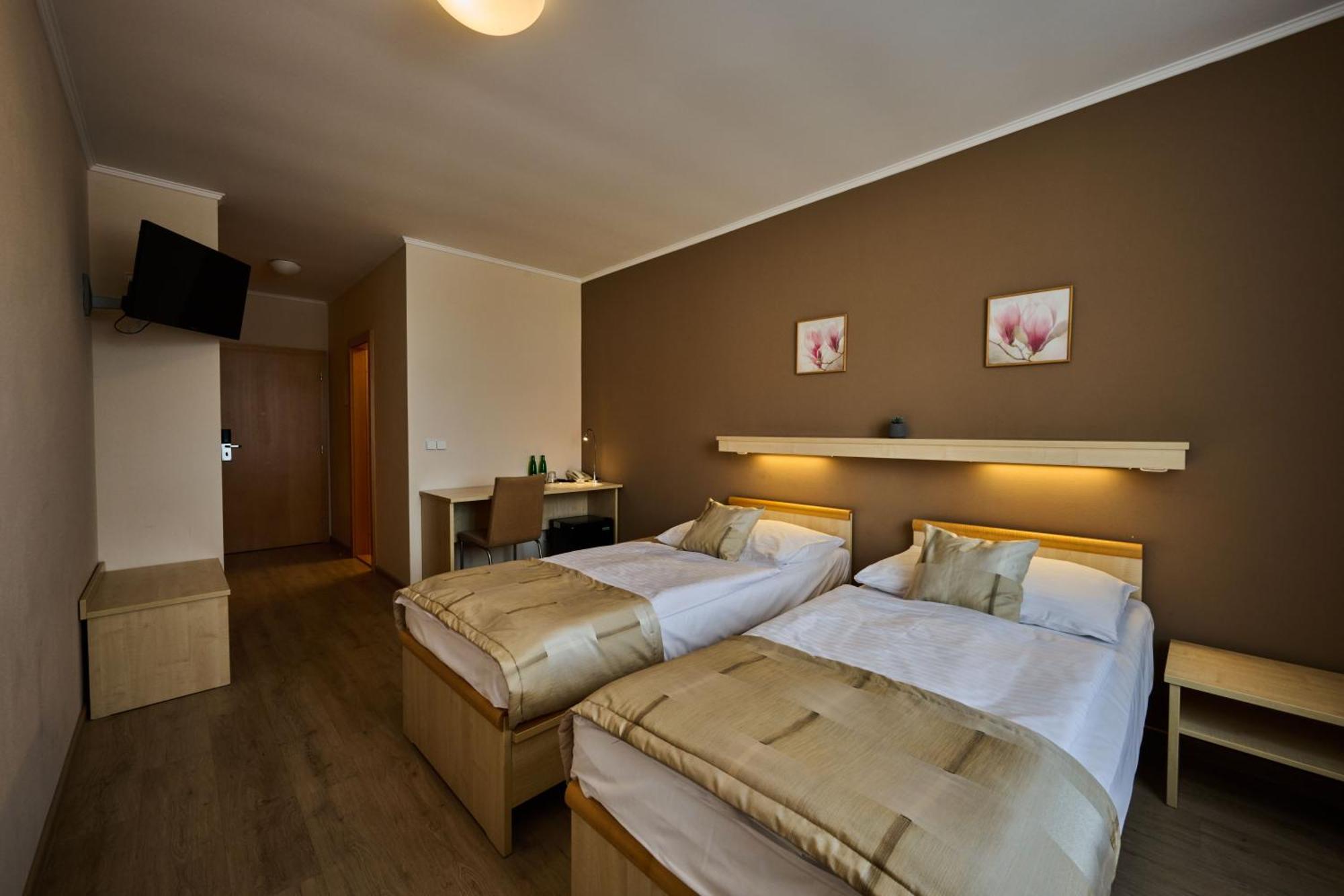 Hotel Akademie Chocerady ภายนอก รูปภาพ