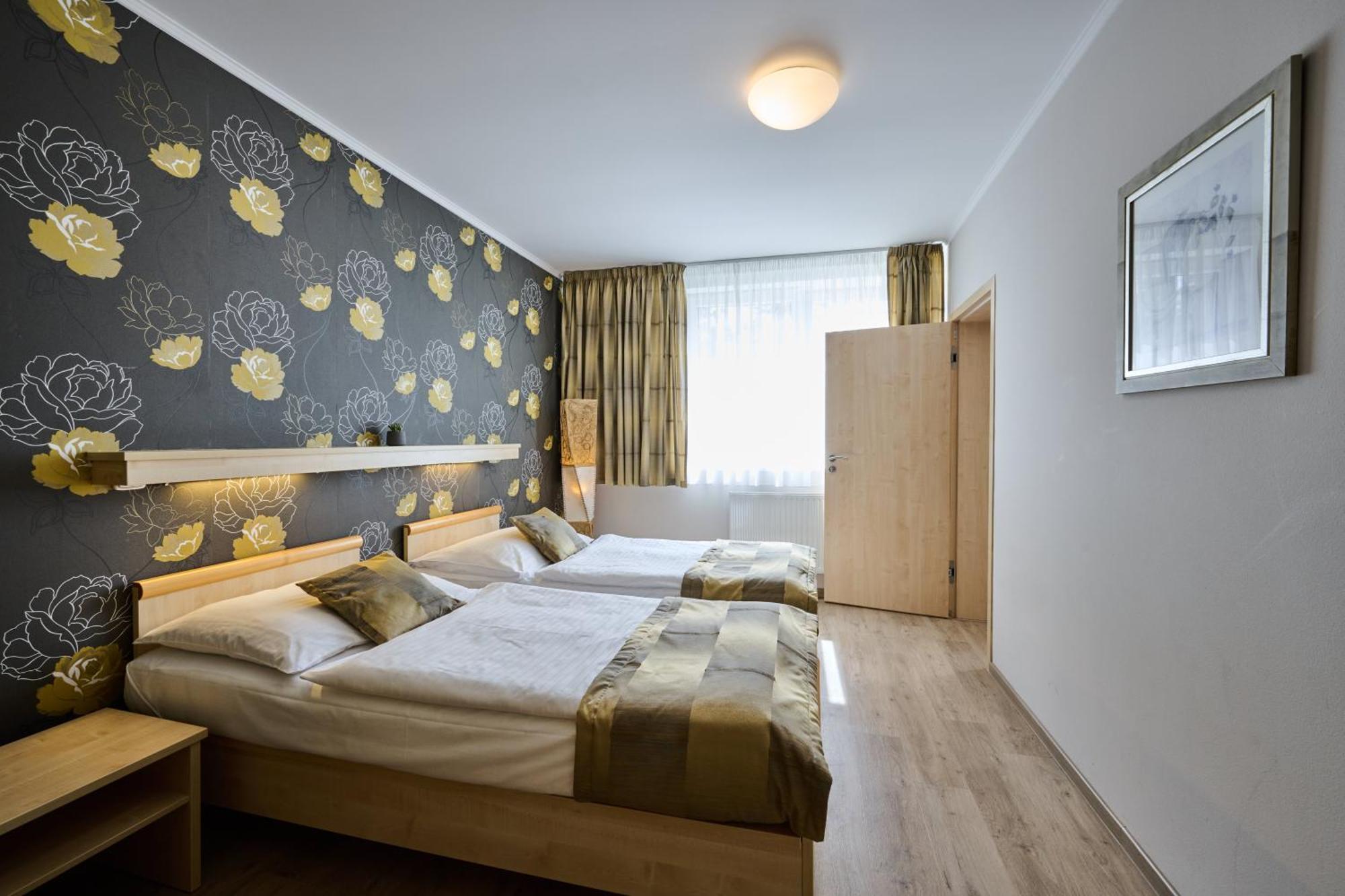 Hotel Akademie Chocerady ภายนอก รูปภาพ