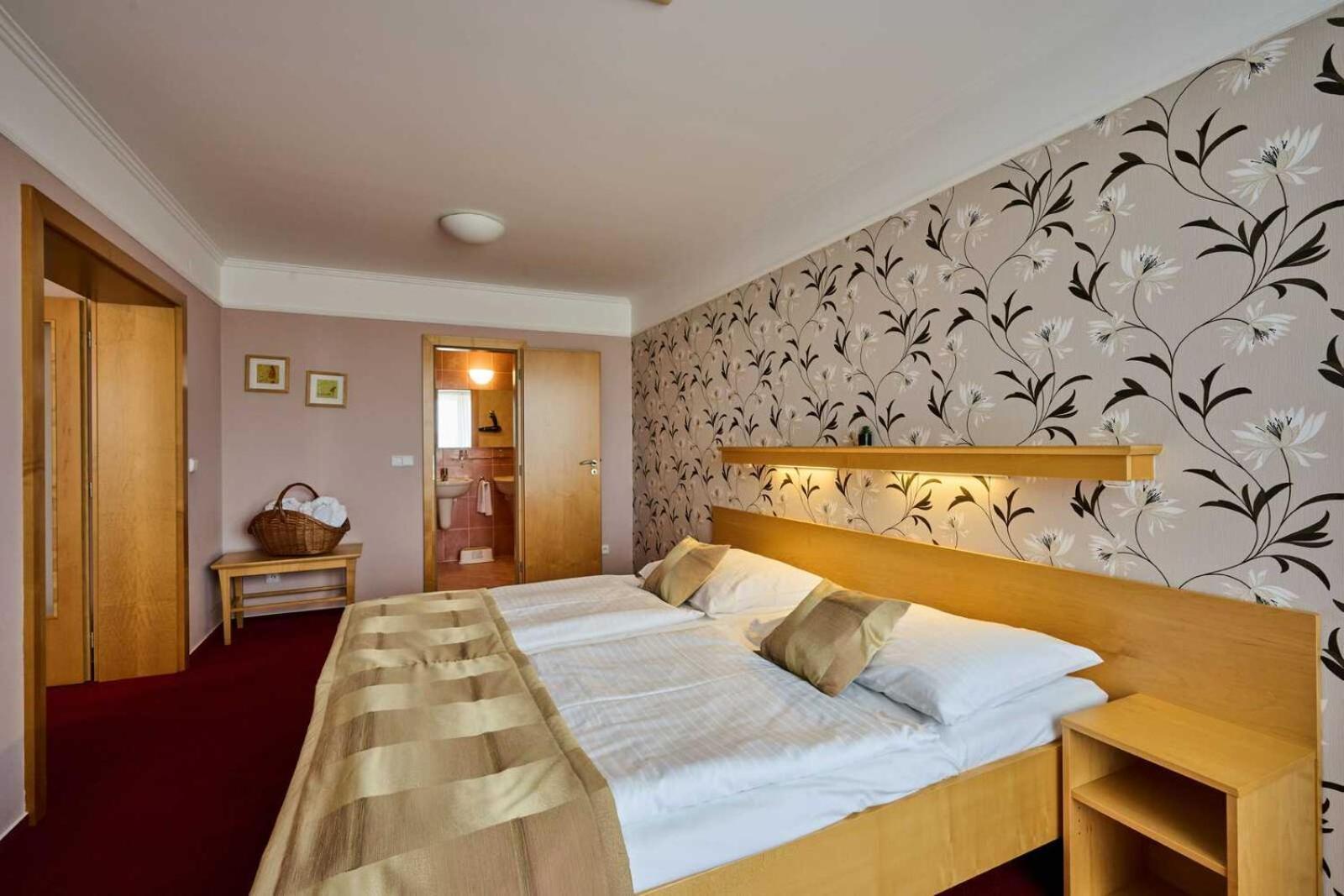 Hotel Akademie Chocerady ภายนอก รูปภาพ