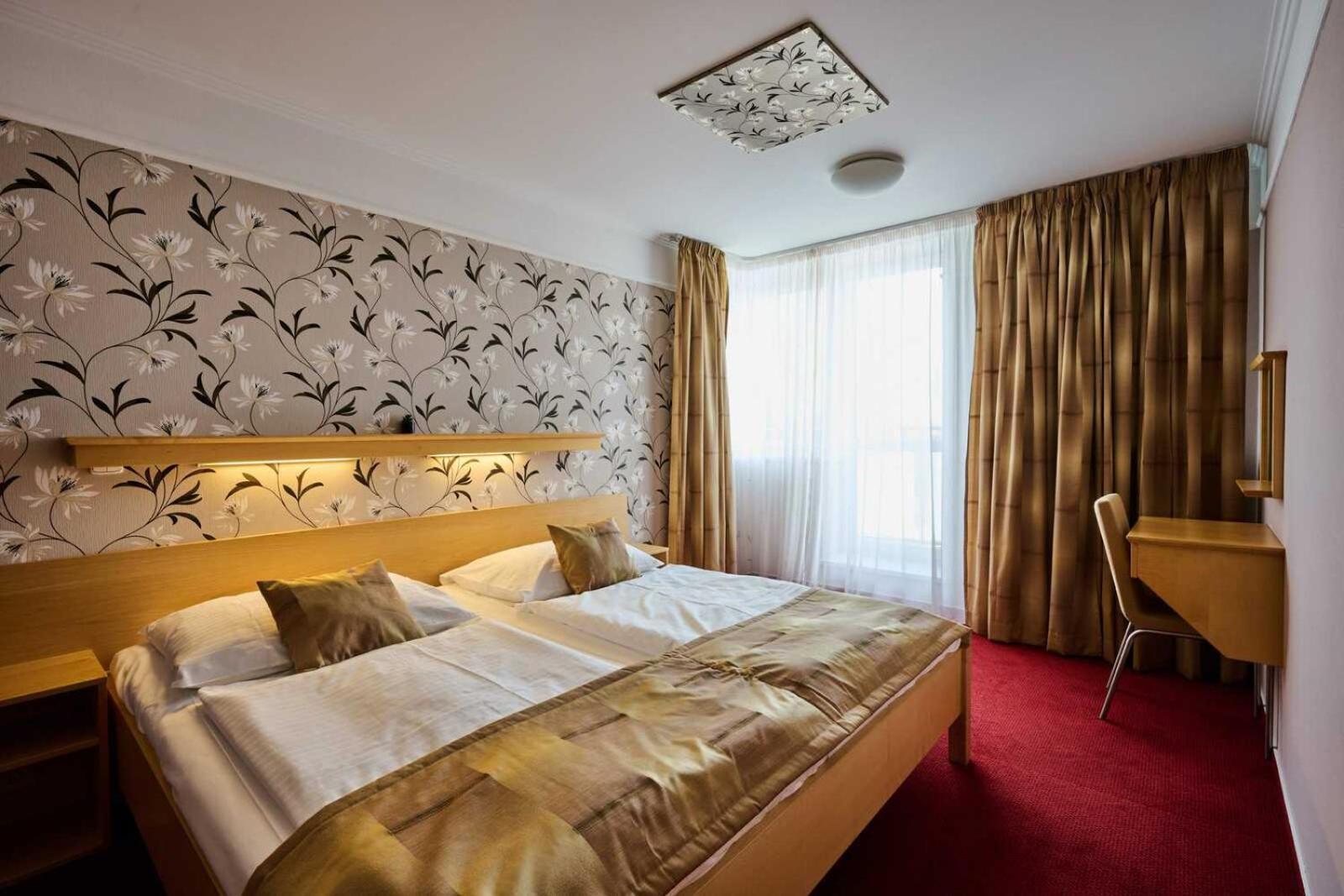 Hotel Akademie Chocerady ภายนอก รูปภาพ