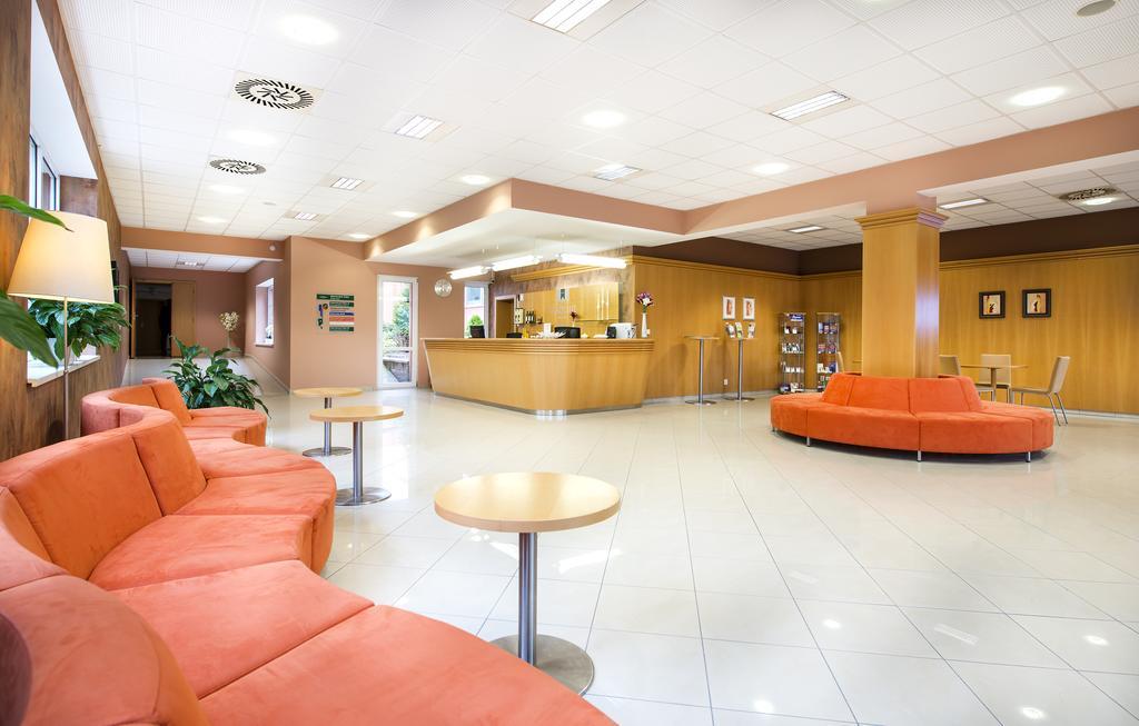 Hotel Akademie Chocerady ภายนอก รูปภาพ
