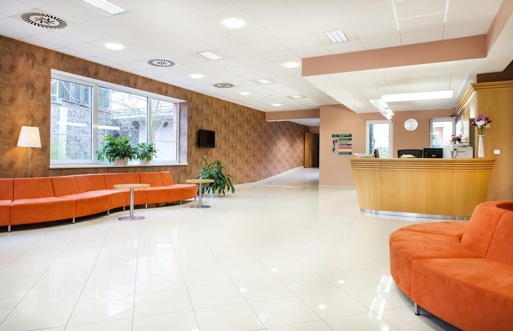 Hotel Akademie Chocerady ภายนอก รูปภาพ