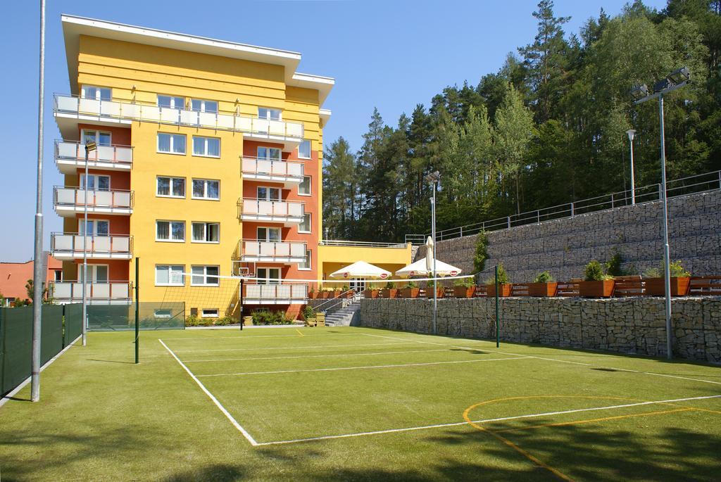 Hotel Akademie Chocerady ภายนอก รูปภาพ