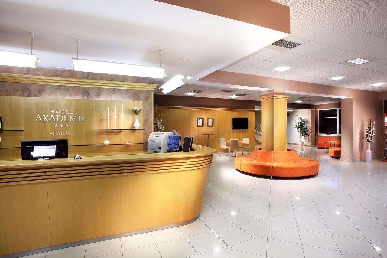 Hotel Akademie Chocerady ภายนอก รูปภาพ