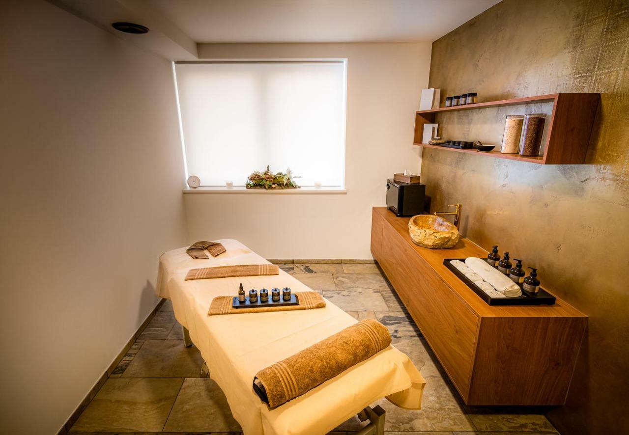 Hotel Akademie Chocerady ภายนอก รูปภาพ