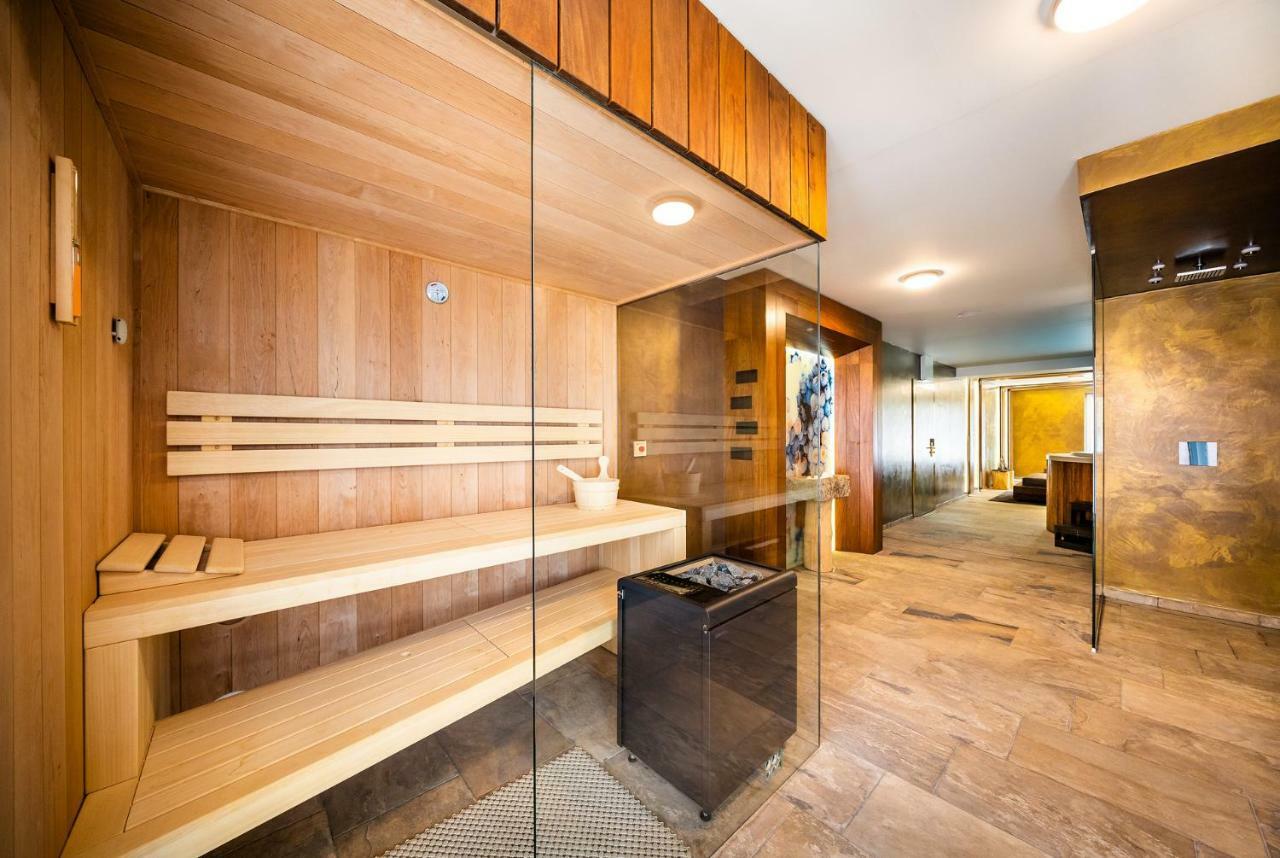 Hotel Akademie Chocerady ภายนอก รูปภาพ