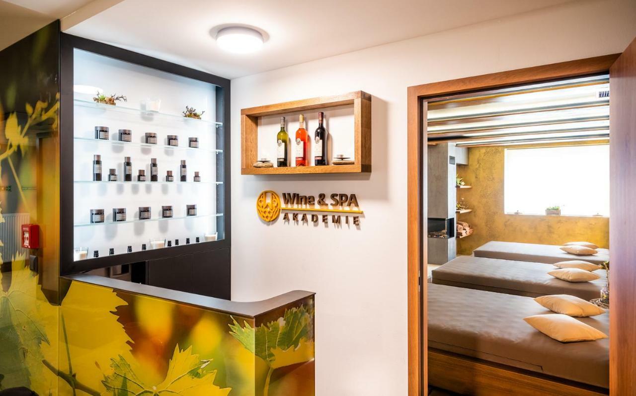 Hotel Akademie Chocerady ภายนอก รูปภาพ